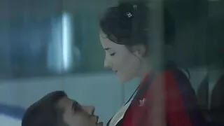 გოგონა ბედნიერი სასმელი, მას შემდეგ, რაც ხარ