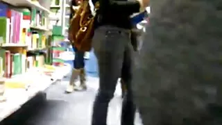 Hottie გამოჩნდა პენისი, როგორც მხედარი