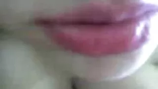 ორი chicks passionately ლოკვა თმები ხვრელებს ერთმანეთს