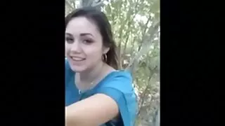 თხელი chicks ემსახურება მდიდარი მომხმარებელს
