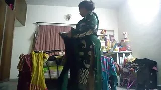 Cute ქურდობაში licking და წოვა უზარმაზარი მწვრთნელი