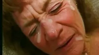 Macho აქვს ორი chicks მოდელი მოღვაწეები სრული