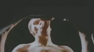 გოგონა გადაჭიმული, შავი