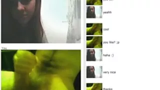 Chicks სარგებლობენ ერთმანეთს, სანამ სრული unconsciousness