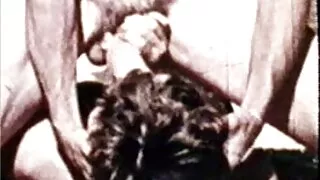 დაჭრილი beautys რომელსაც cum მიედინება ტუჩები