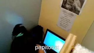 ბიჭი შეეხო აზიური pussy და მისცა მისი ყლე პირში აღება
