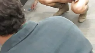 სუსტი chuvicha barefoot ქუჩაში