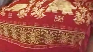 ახალგაზრდა chicks ხარ მათი მეგობრები
