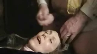 Pumped კაცი აკმაყოფილებს ორი sultry mulatto