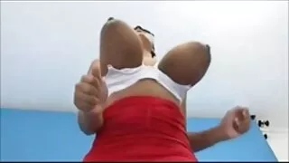 Dudes გადაიყვანეს ტყეში და fuck გარყვნილი ქერა