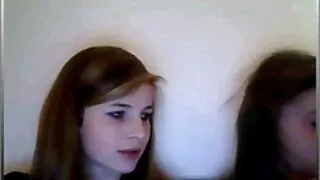 Enamored და მიმზიდველი მეგობარ bask საწოლი კერძო