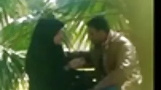 წლის მწვრთნელი cum chicks ერთად, სათამაშოები